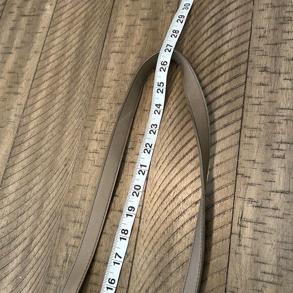 Espirit Vegan Imprinted Leather Look Crossbody and Easy Snap Convenience! ✈️ 🌆 - Picture 11 of 17